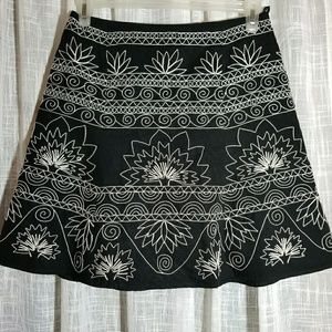 Talbots skirt petite 10 black w white embroidery